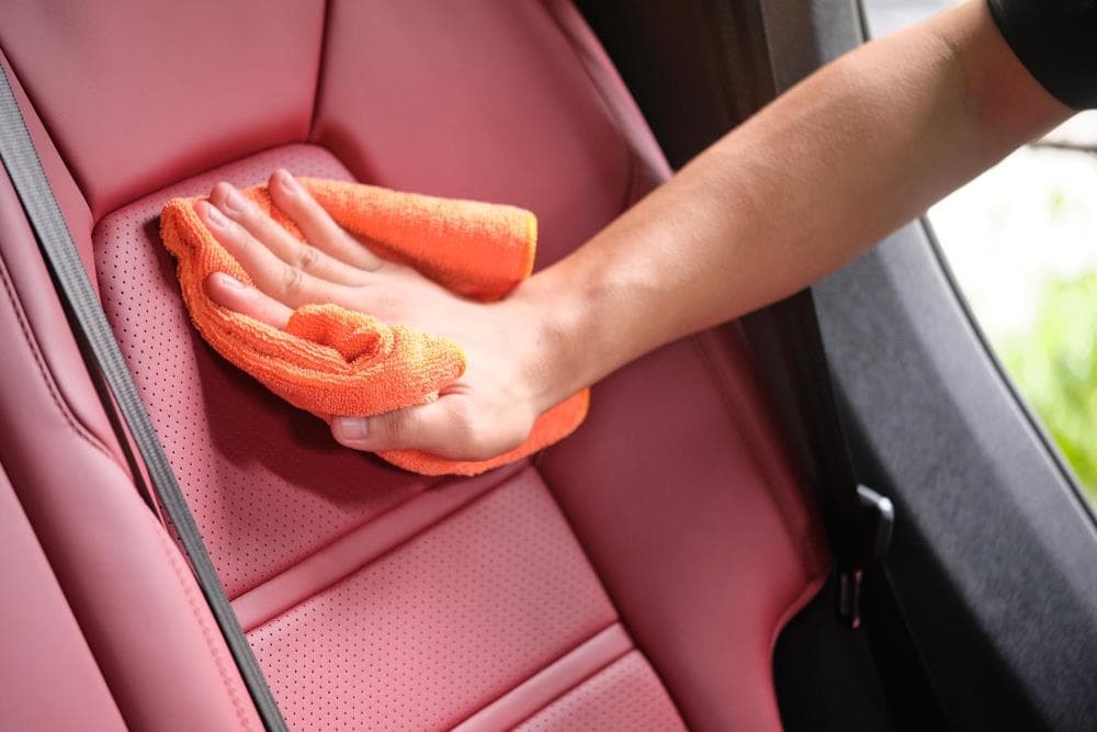 Consejos para limpiar y cuidar la tapicería de su coche para que dure más tiempo